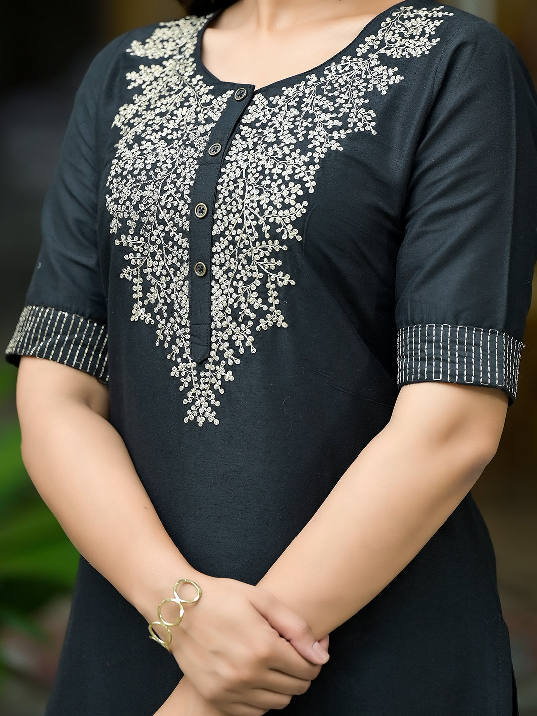 Black Kurta Set with Zari Embroidery