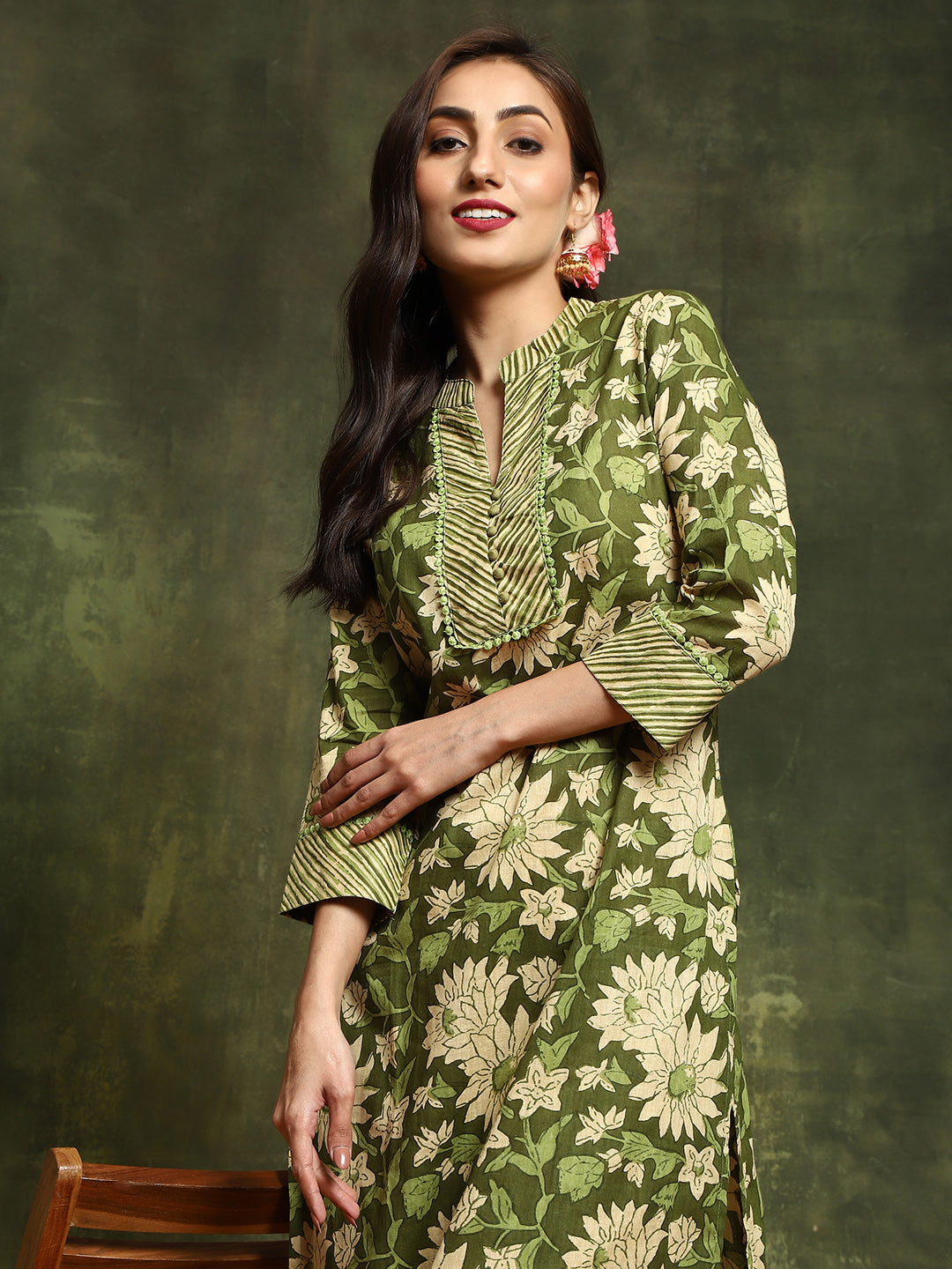 Green Floral Print Straight Kurta With Pant