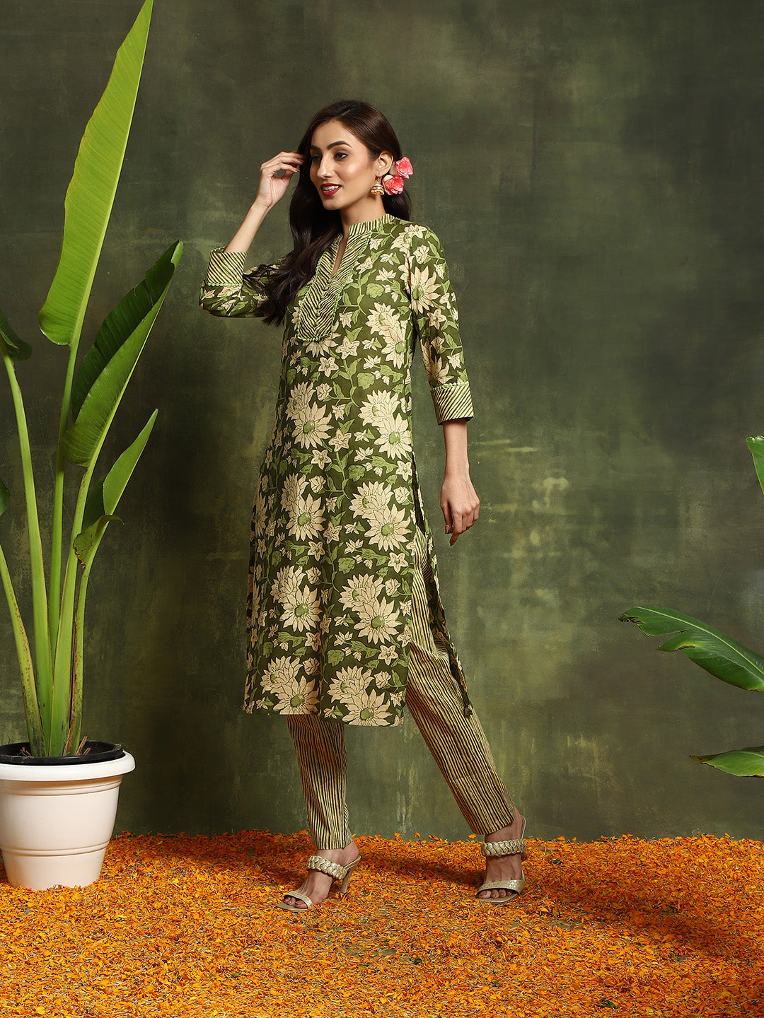 Green Floral Print Straight Kurta With Pant