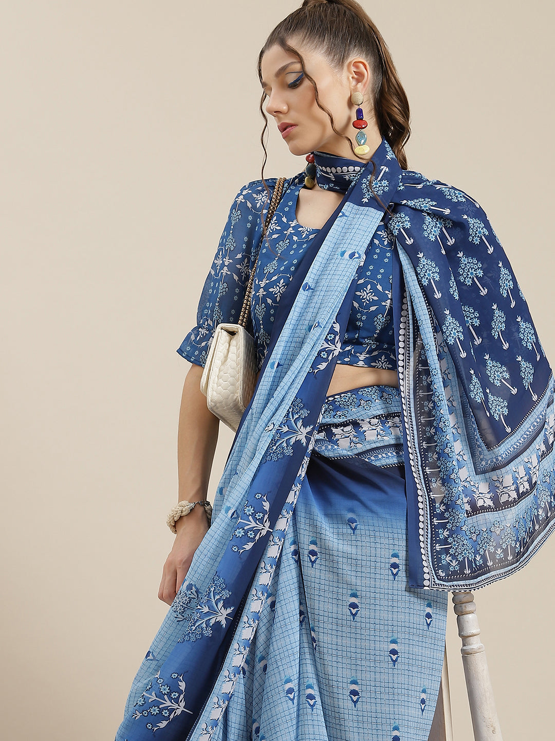 Blue Floral Print Saree With Blouse Piece